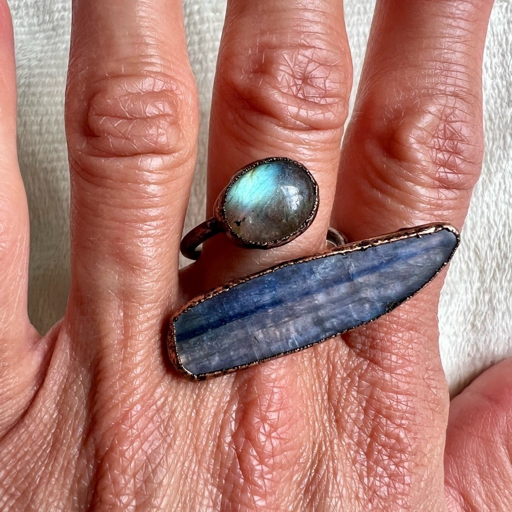 LAST ONE! Raw Kyanite + Flash Labradorite Adjustable Copper Ring 7 8 9 10 - Picture 4 of 6